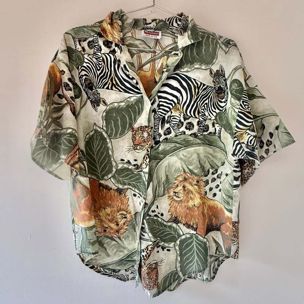 Vintage Caribou Jungle Animal Print Short Sleeve Button Down Shirt